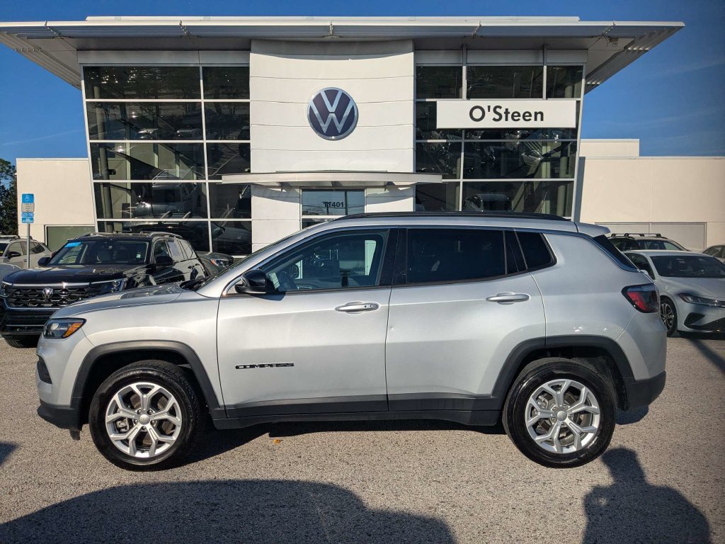 Used 2024 Jeep Compass Latitude AWD/4WD image 3