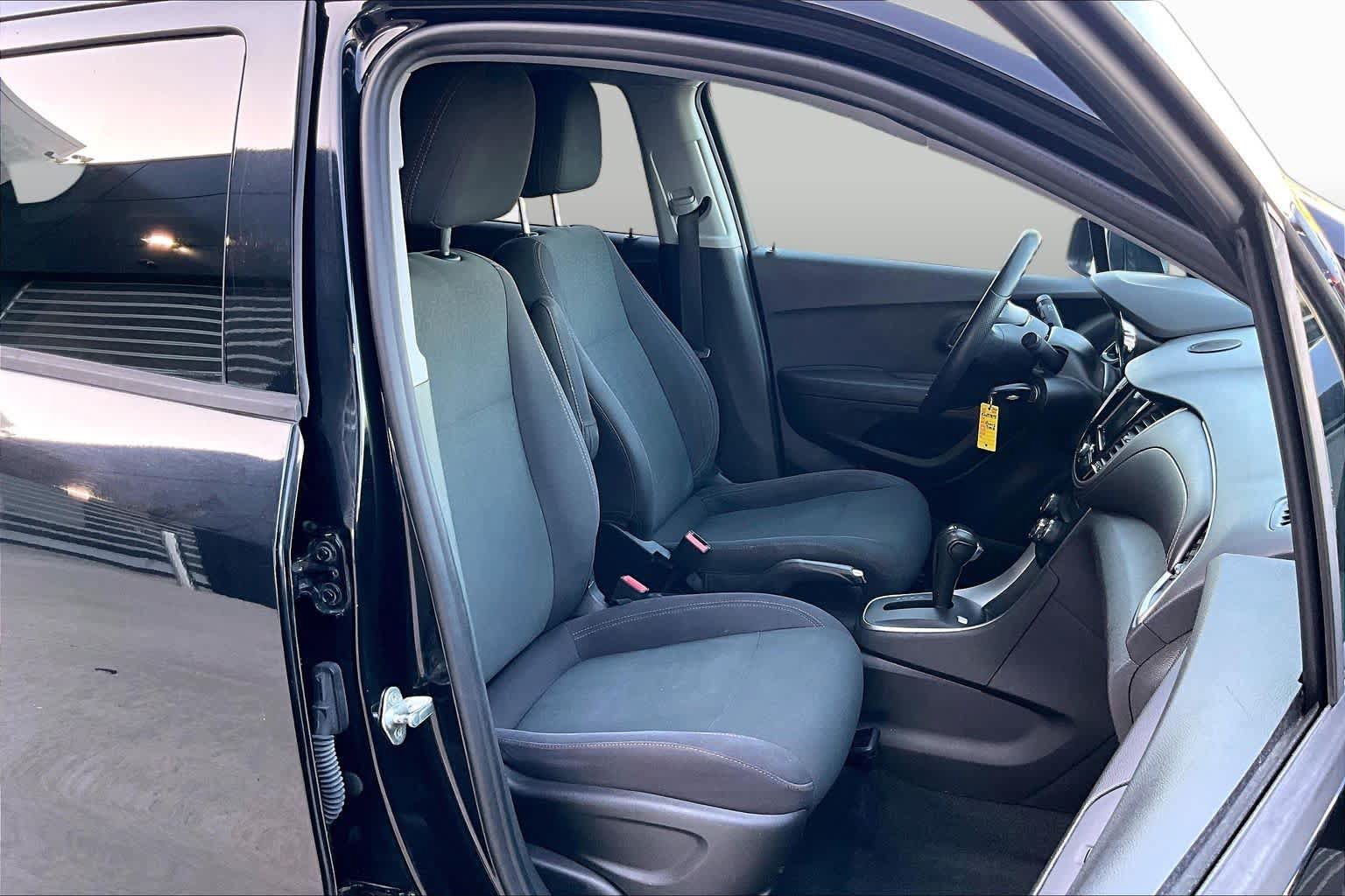 Used 2019 Chevrolet Trax LS w/ Tint and Cruise Package FWD image 9