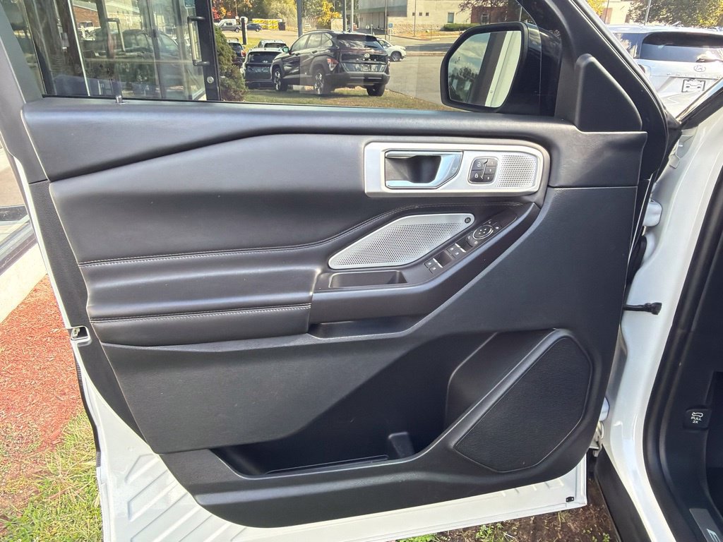 Used 2020 Ford Explorer Platinum w/ Premium Technology Package AWD/4WD image 9