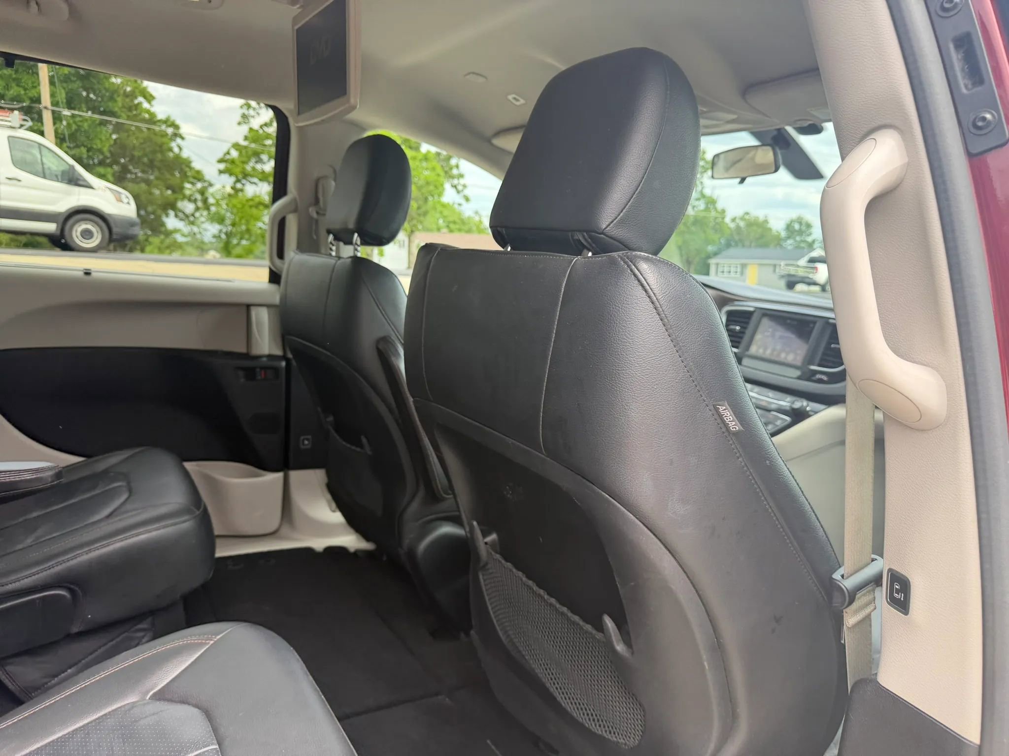 Used 2018 Chrysler Pacifica Touring-L FWD image 41