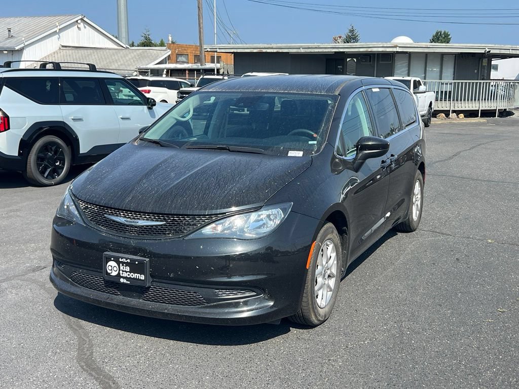 Used 2023 Chrysler Voyager LX FWD image 5