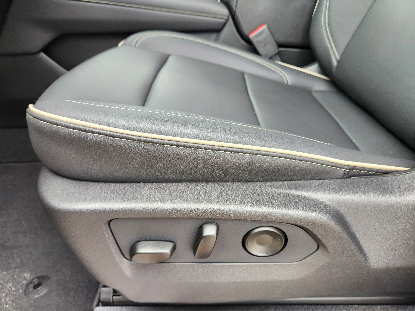 New 2026 Chevrolet Suburban Premier image 20