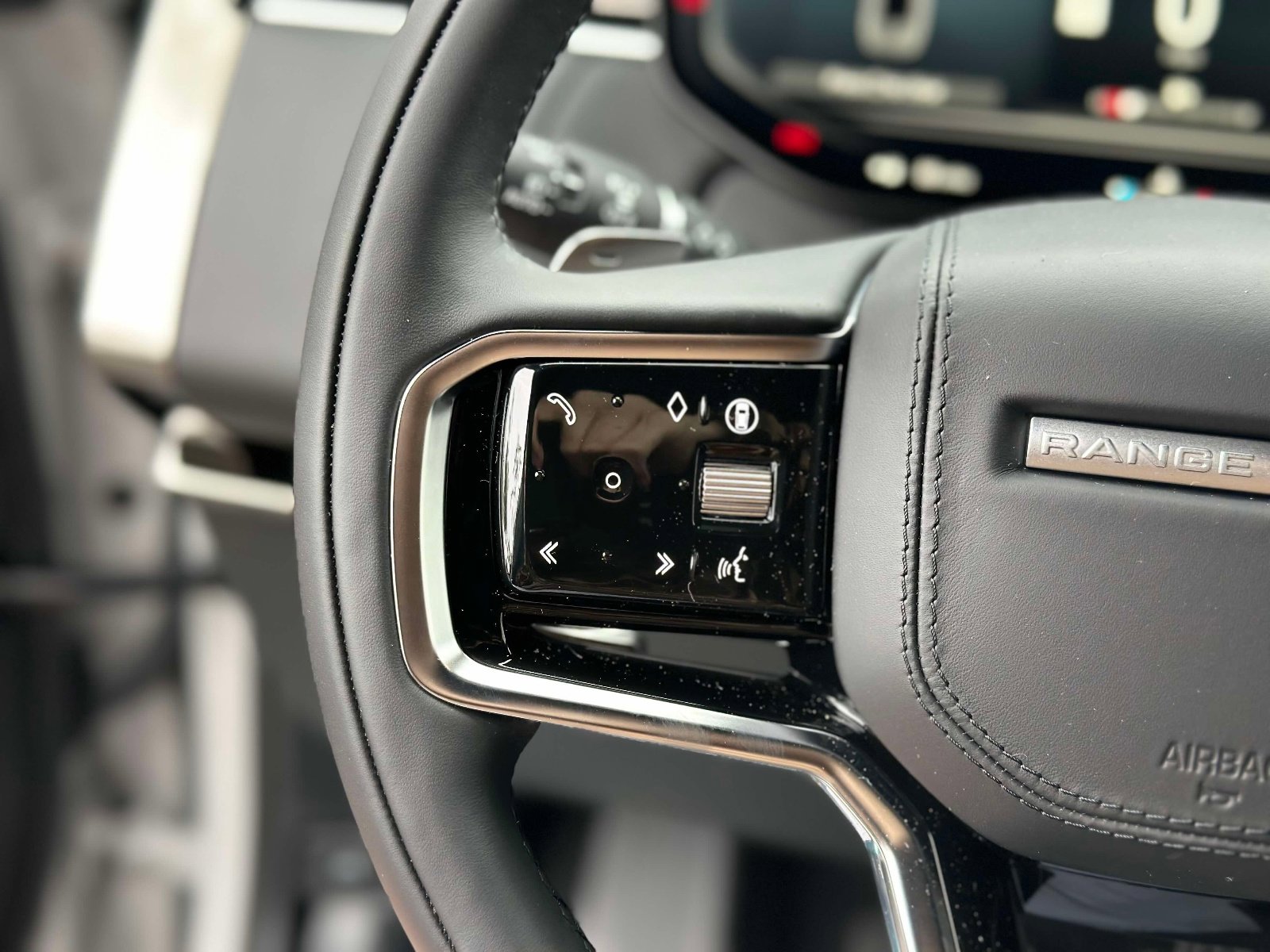 New 2025 Land Rover Range Rover Sport SE image 21