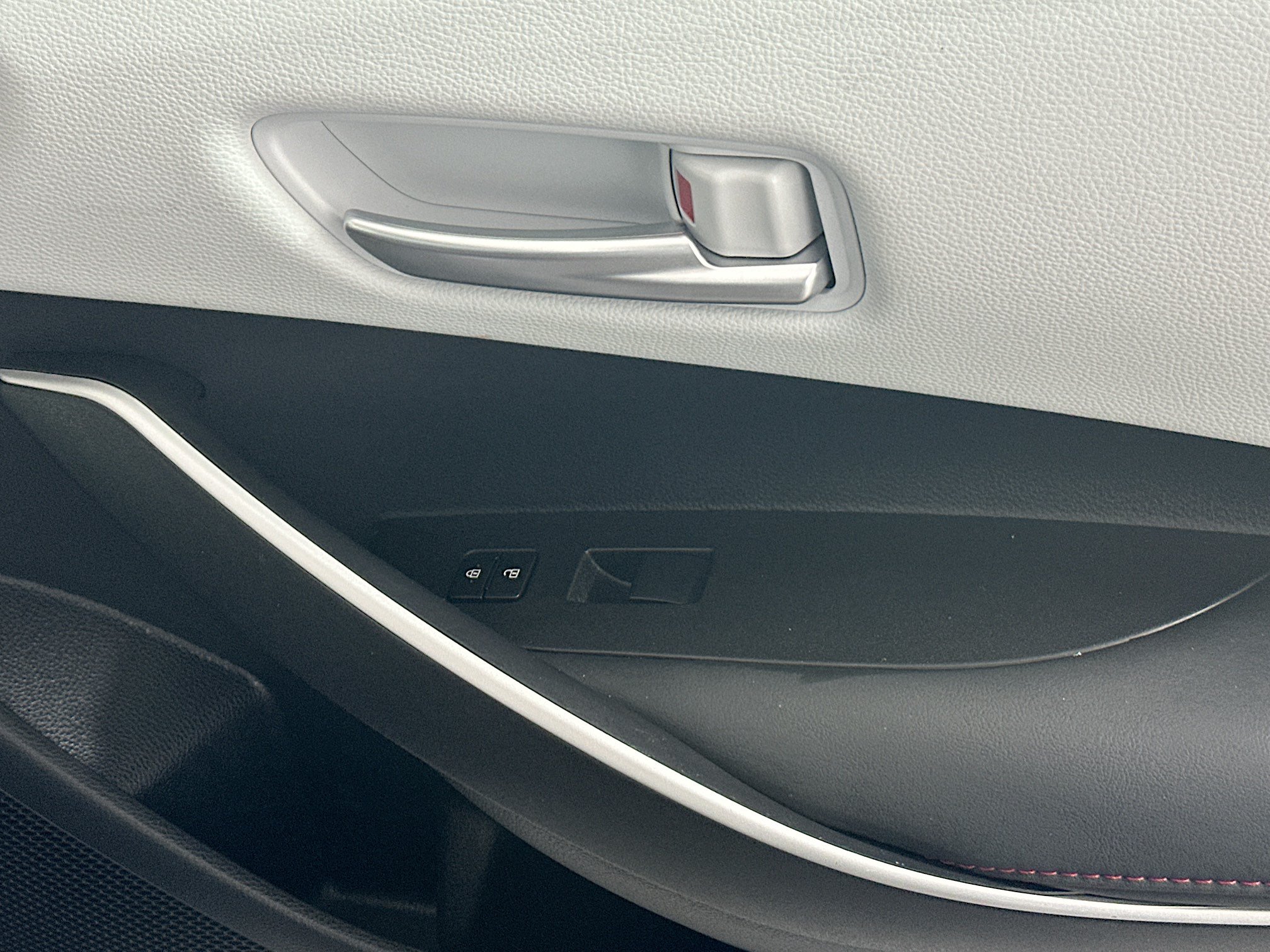 Used 2025 Toyota Corolla SE FWD image 29