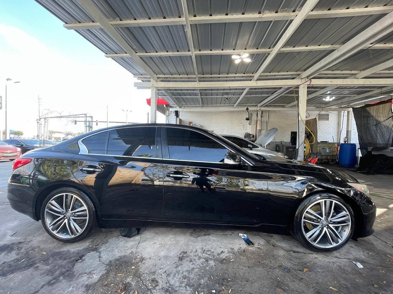 Used 2016 INFINITI Q50 3.0t Premium w/ Driver Assistance Package RWD image 3