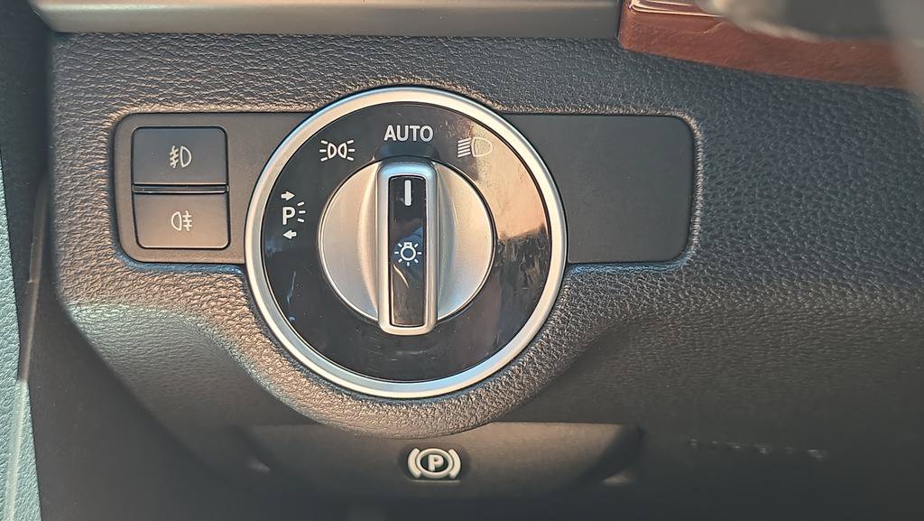 Used 2012 Mercedes-Benz GLK 350 4MATIC image 24
