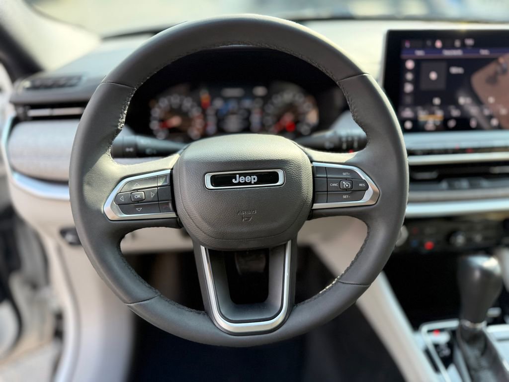 Used 2024 Jeep Compass Latitude AWD/4WD image 6