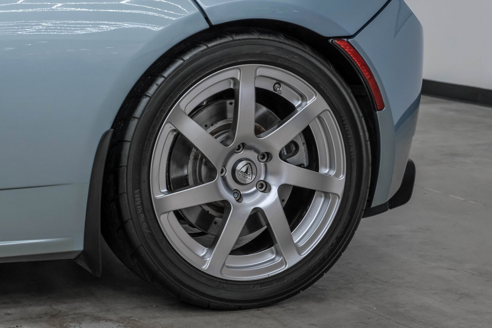 Used 2010 Tesla Roadster image 50