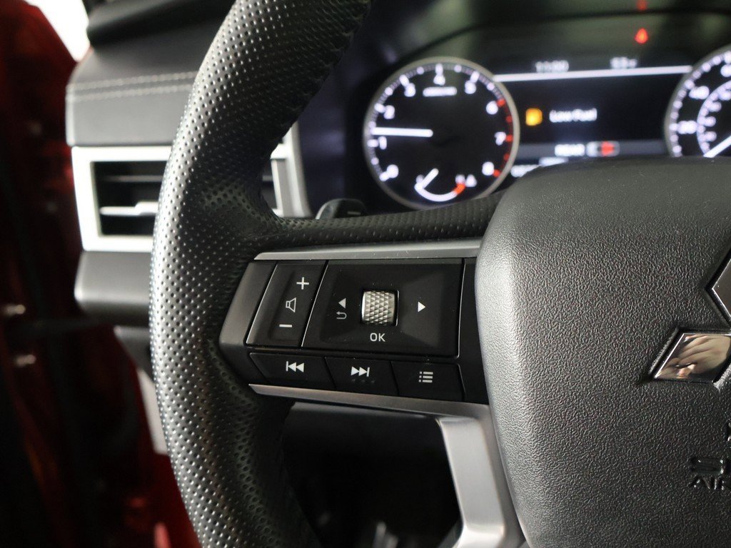 Used 2024 Mitsubishi Outlander SE image 37