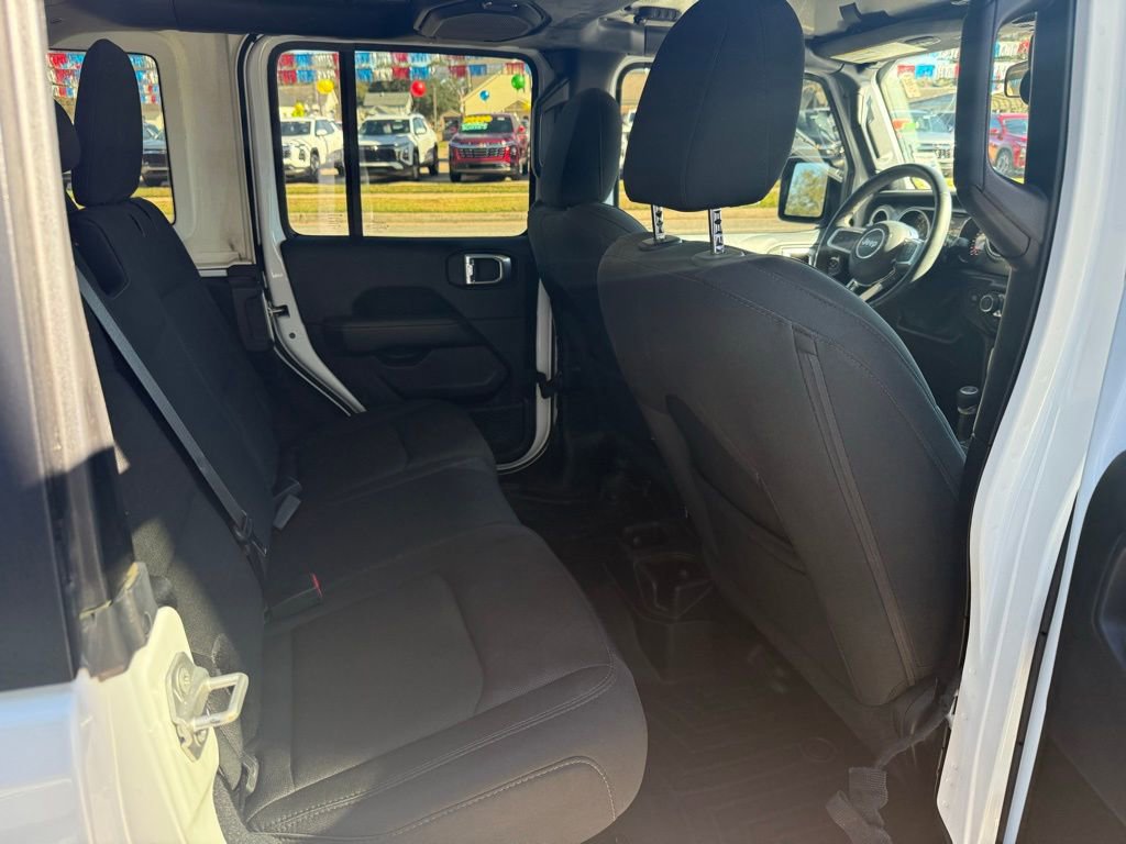 Used 2019 Jeep Wrangler Unlimited Sahara image 24