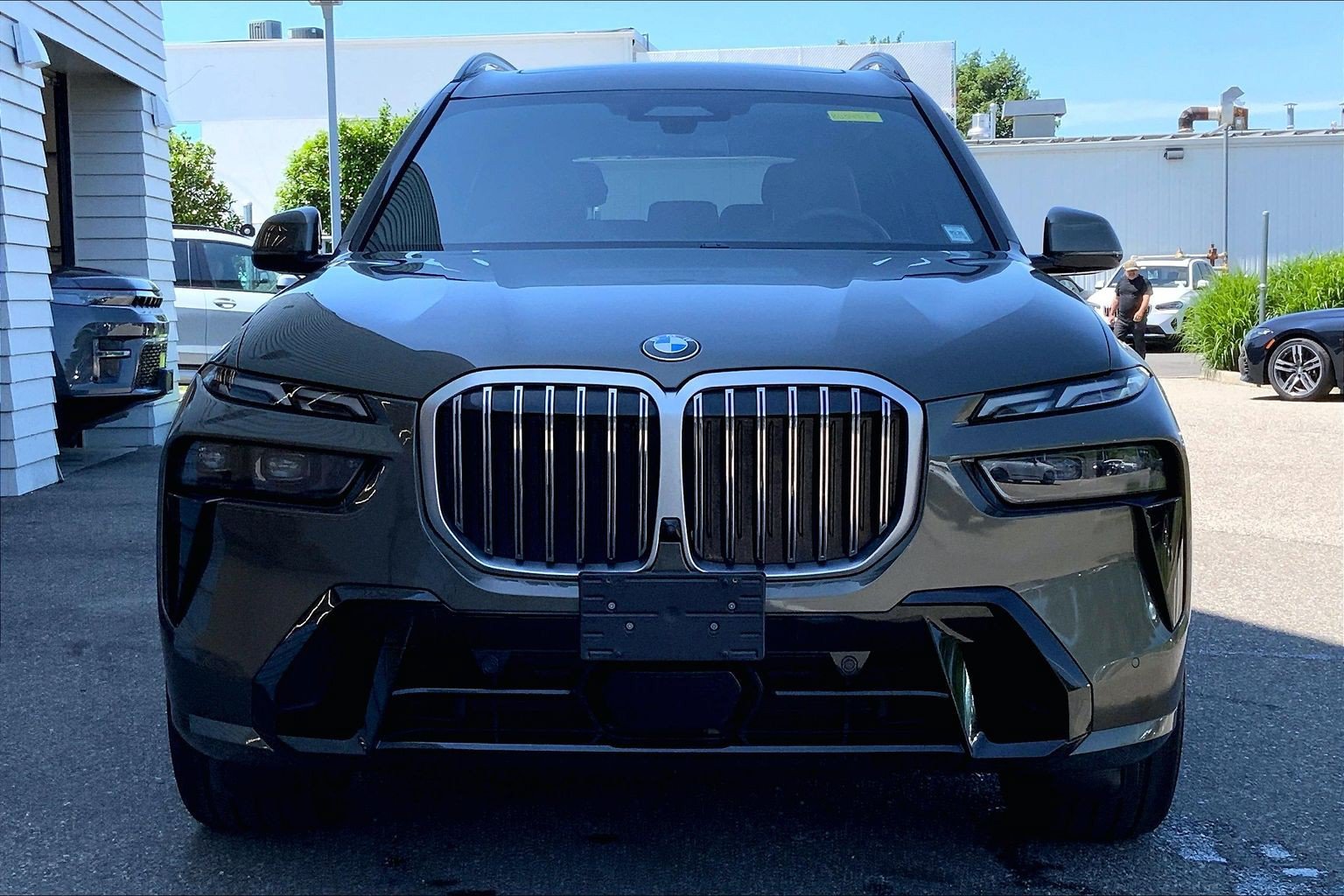 Used 2024 BMW X7 xDrive40i w/ M Sport Package AWD/4WD image 8