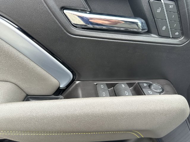 Used 2025 Chevrolet Colorado ZR2 w/ Technology Package AWD/4WD image 16