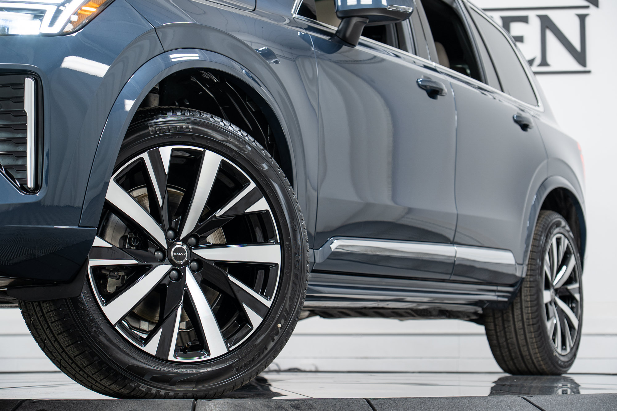 New 2026 Volvo XC90 B6 Core AWD/4WD image 28