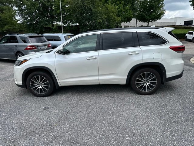 Used 2017 Toyota Highlander SE AWD/4WD image 8