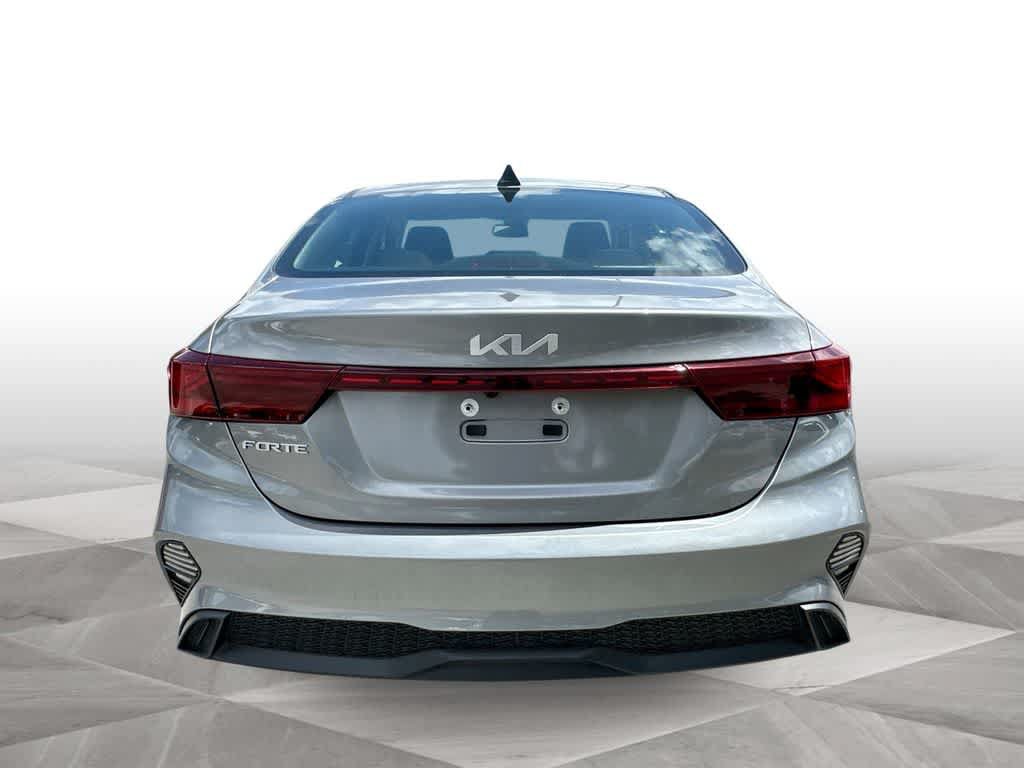 Used 2024 Kia Forte LXS w/ LXS Technology Package FWD image 7
