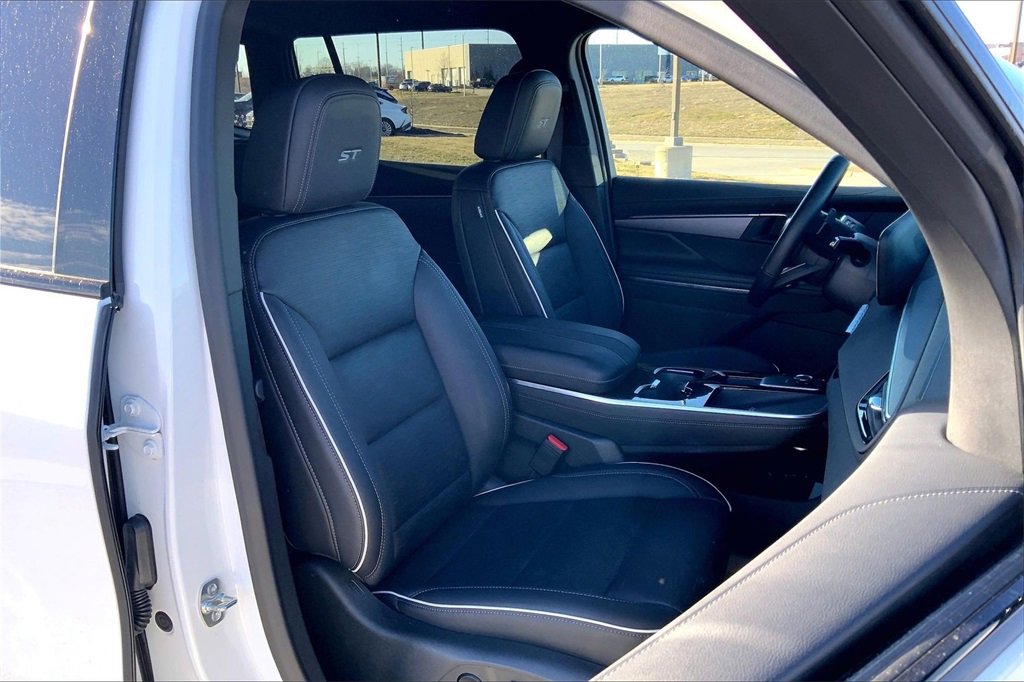 Used 2025 Buick Enclave Sport Touring image 22