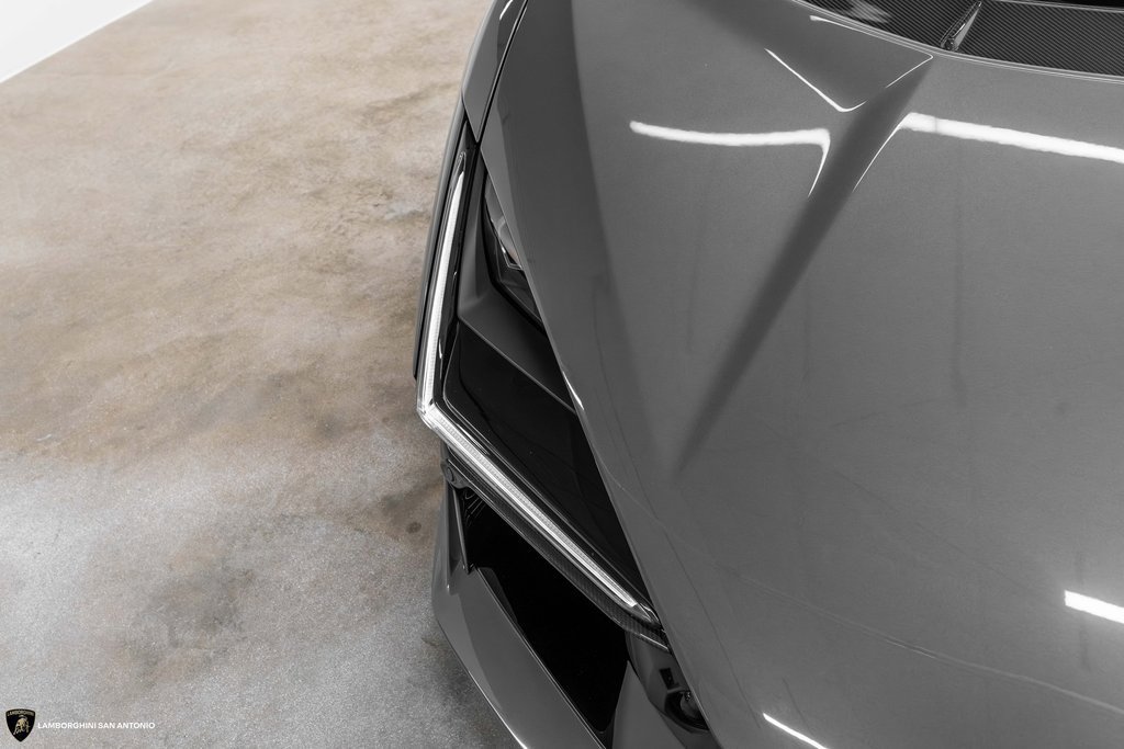 Used 2024 Lamborghini Revuelto image 16