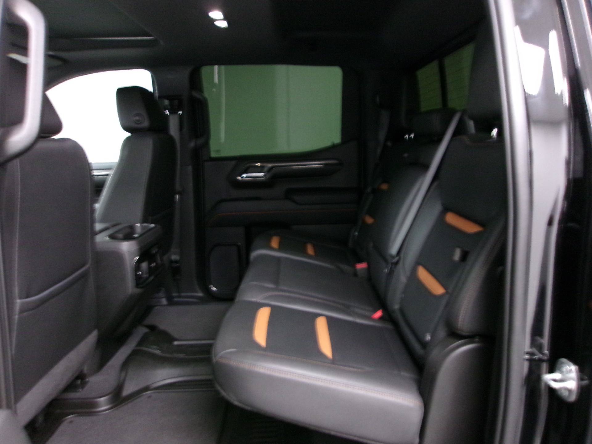 Used 2023 GMC Sierra 1500 AT4 w/ Technology Package AWD/4WD image 10