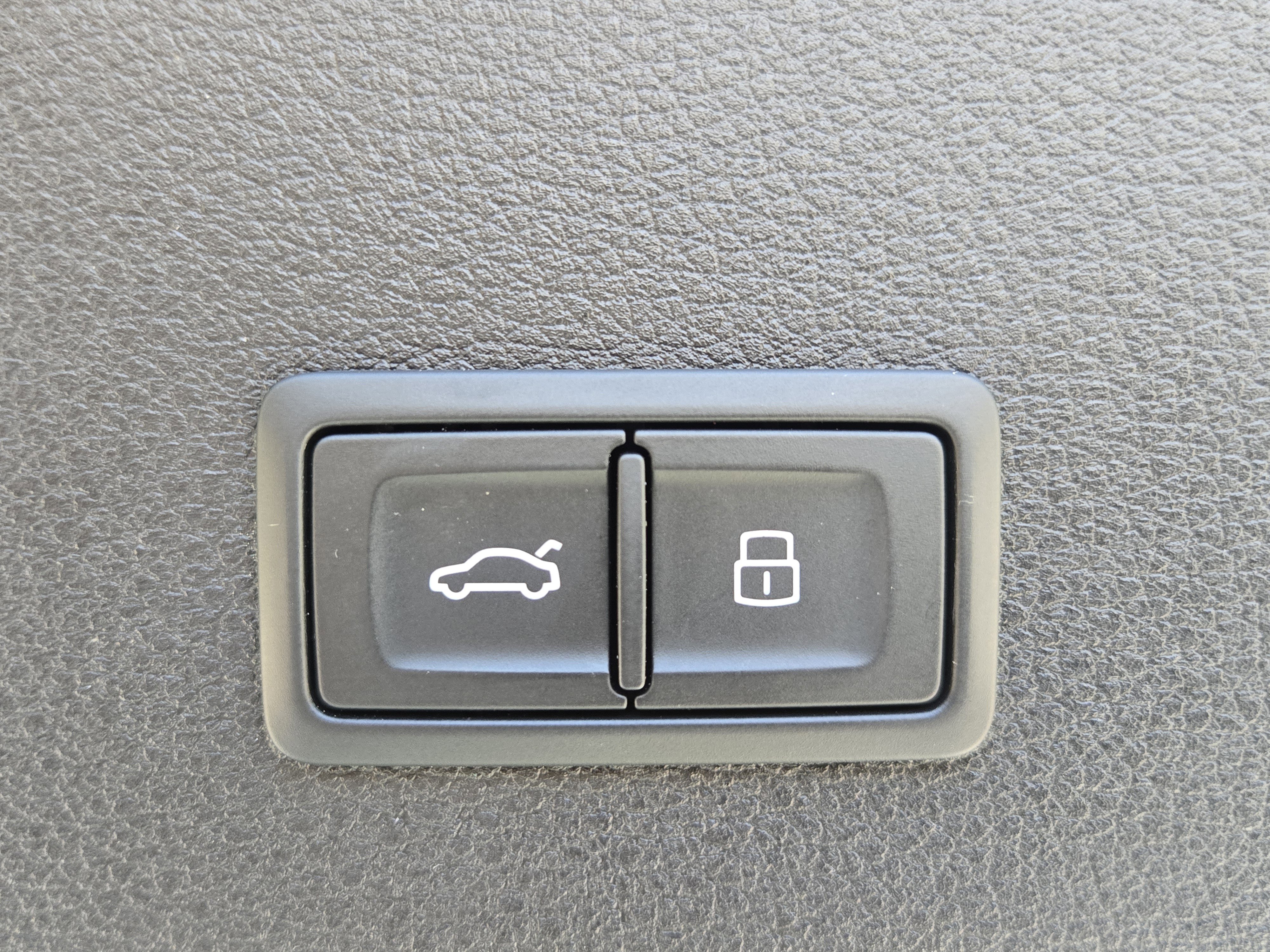 Certified 2024 Audi Q8 e-tron Premium Plus w/ Premium Plus Package AWD/4WD image 16