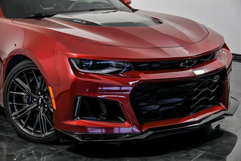 Used 2019 Chevrolet Camaro ZL1 RWD image 2