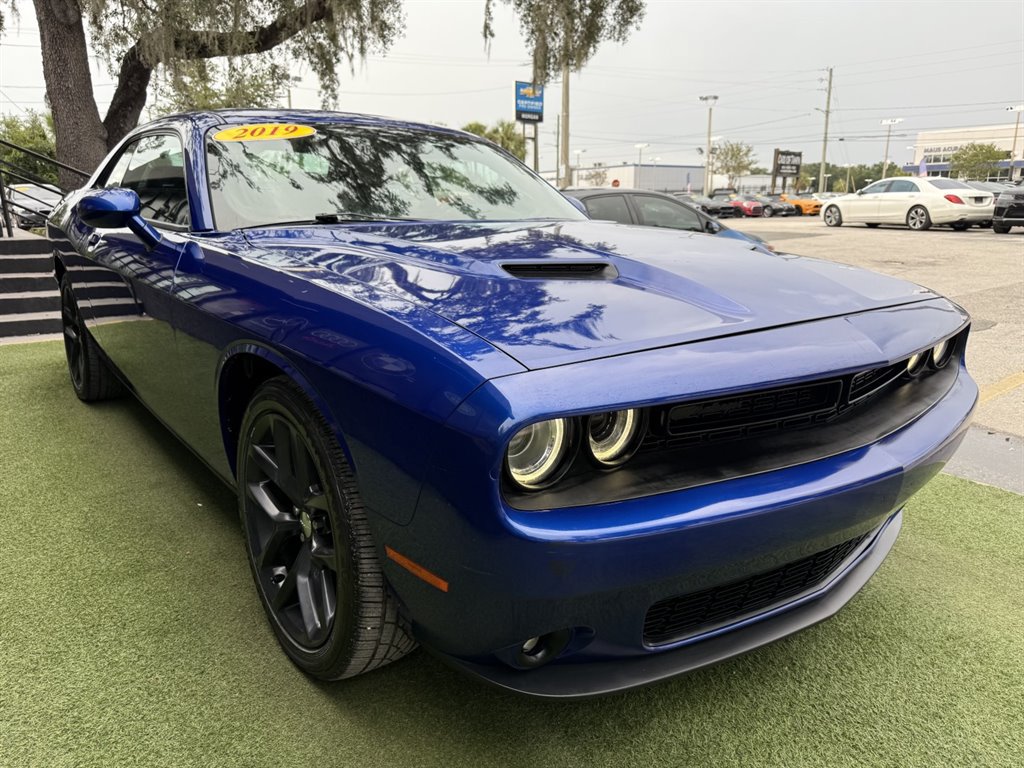 Used 2019 Dodge Challenger SXT w/ Blacktop Package RWD image 3