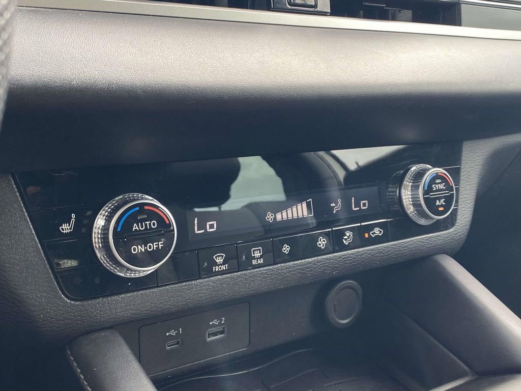 Used 2023 Mitsubishi Outlander SE image 24