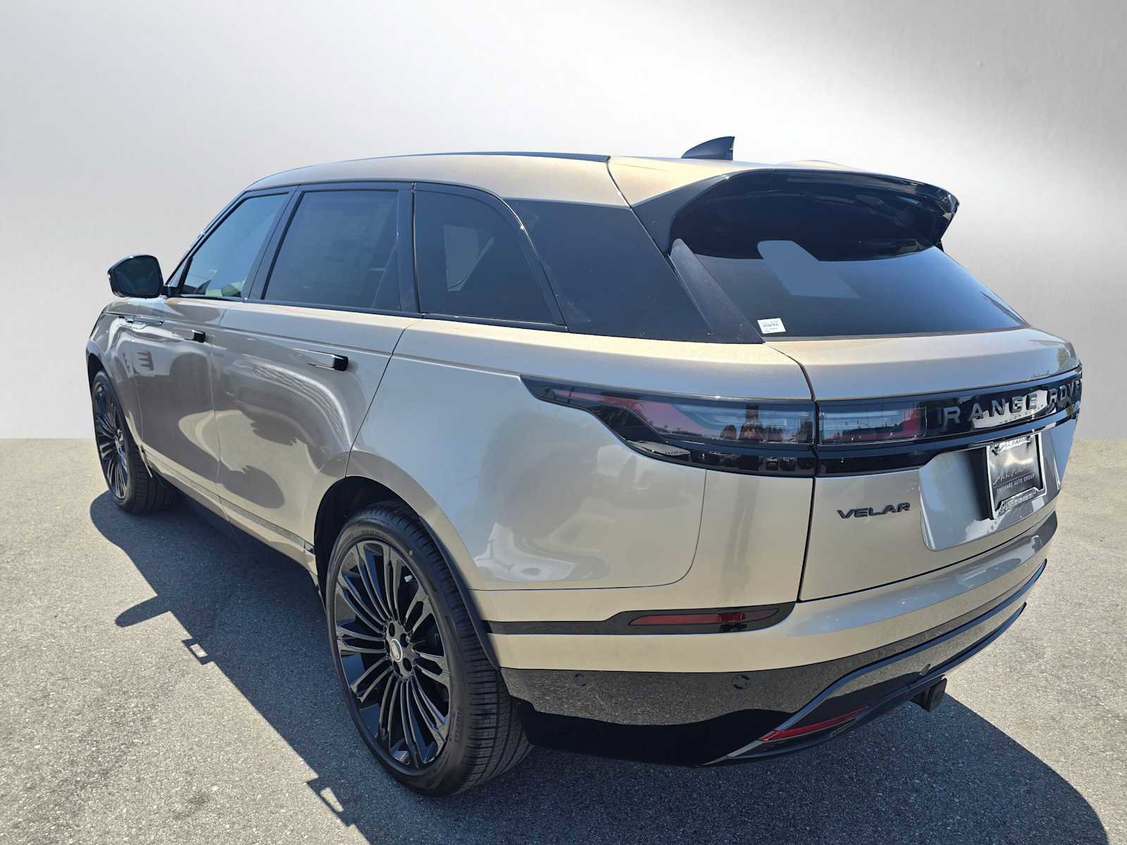 Certified 2026 Land Rover Range Rover Velar Dynamic SE image 3