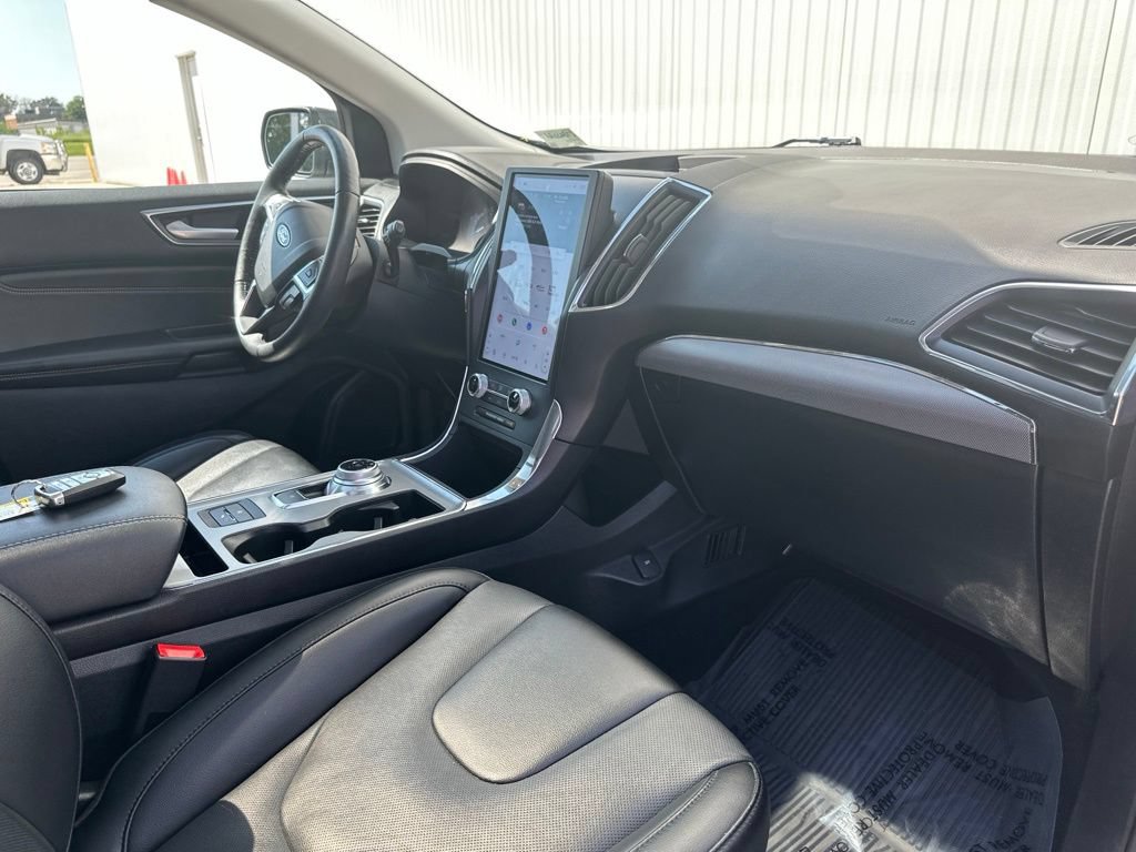 Certified 2022 Ford Edge Titanium w/ Equipment Group 301A AWD/4WD image 35