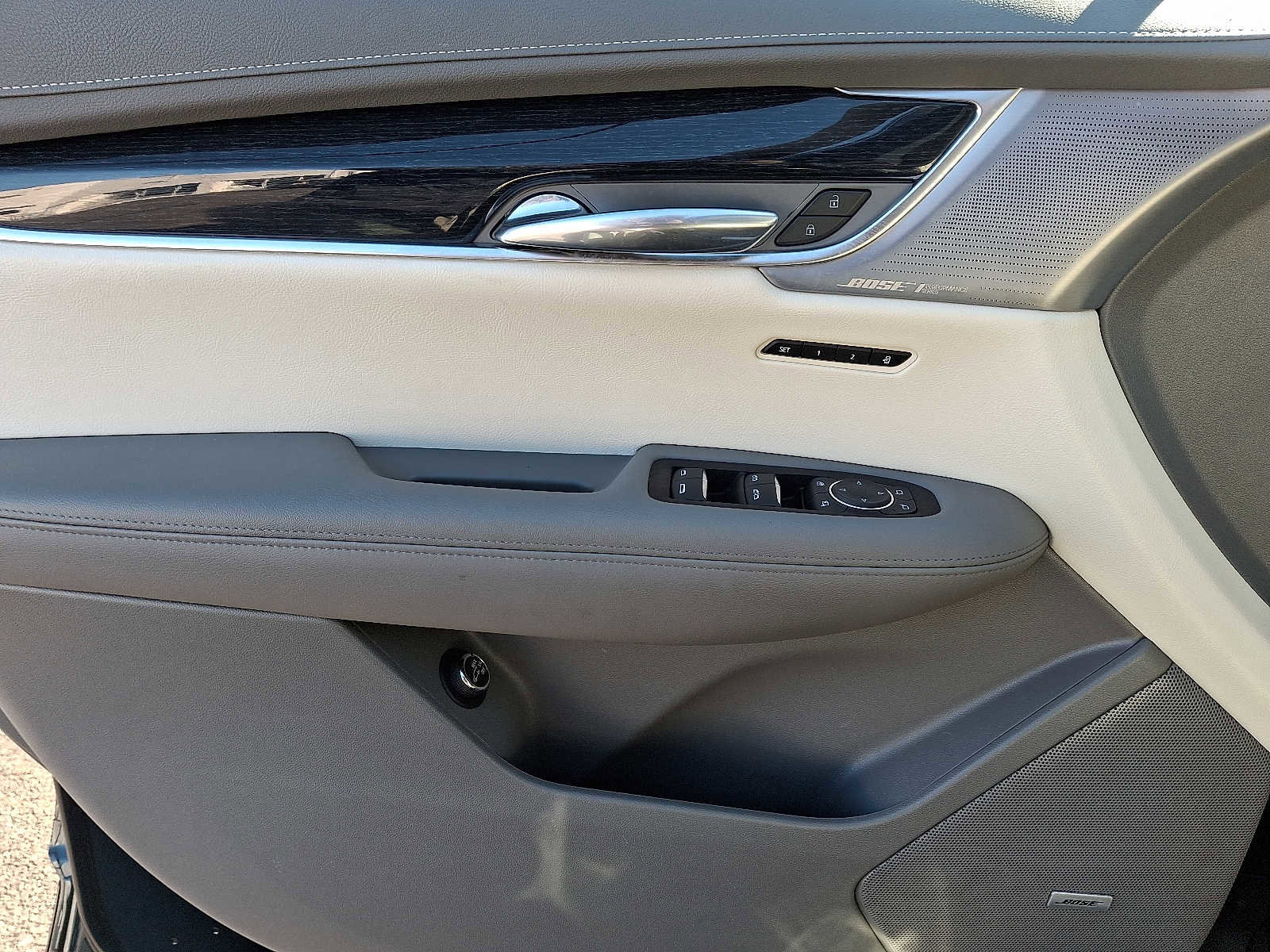 Used 2025 Cadillac XT6 Premium Luxury image 12