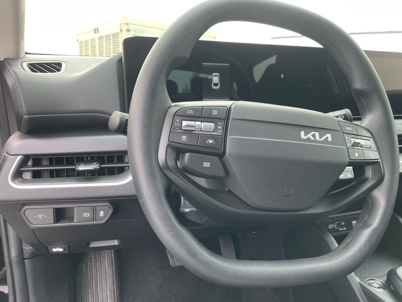 Used 2025 Kia K4 LXS image 33