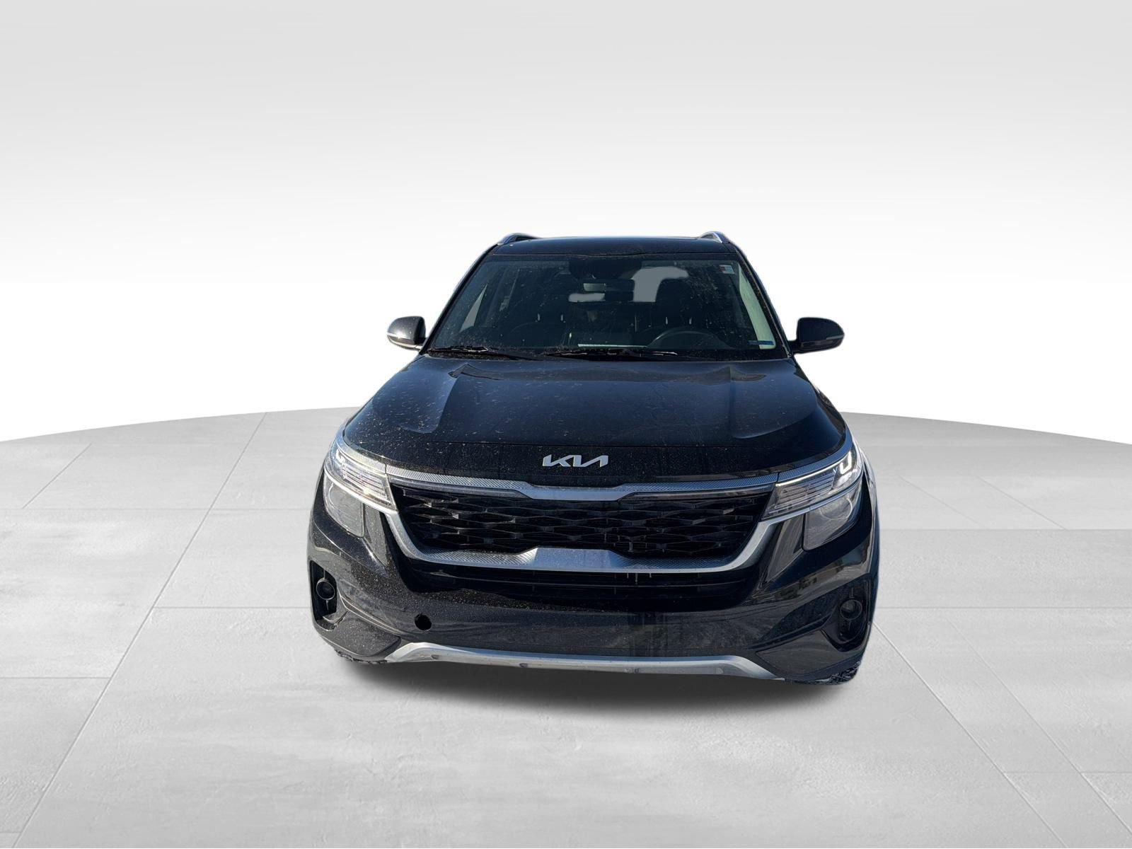 Used 2022 Kia Seltos EX image 2