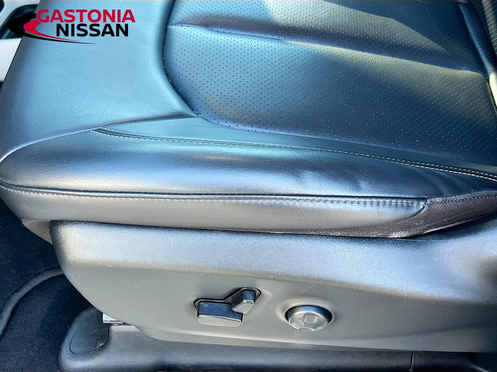 Used 2023 Chrysler Pacifica Touring-L image 25