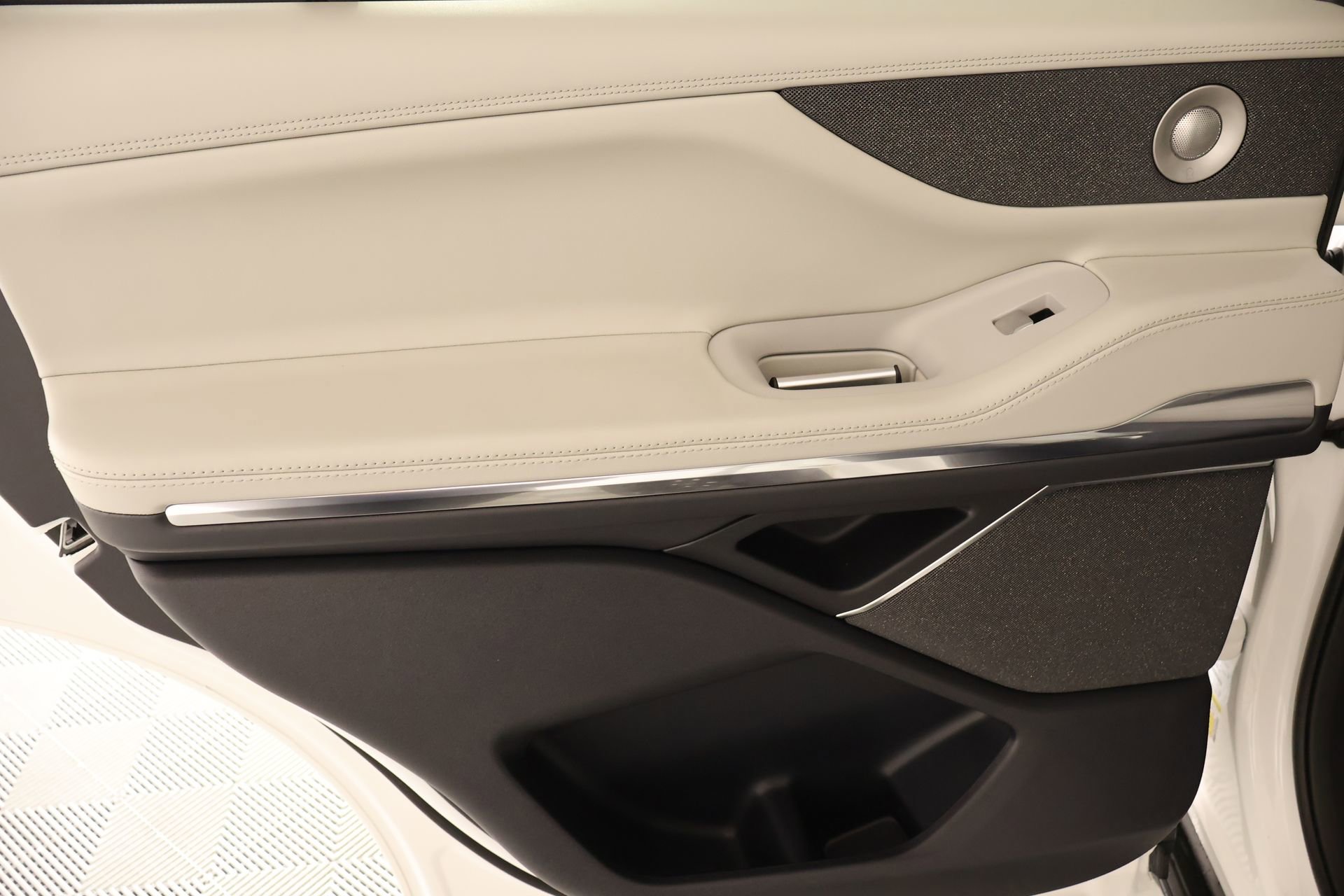 New 2026 Lincoln Navigator Reserve w/ Jet Appearance Package image 19