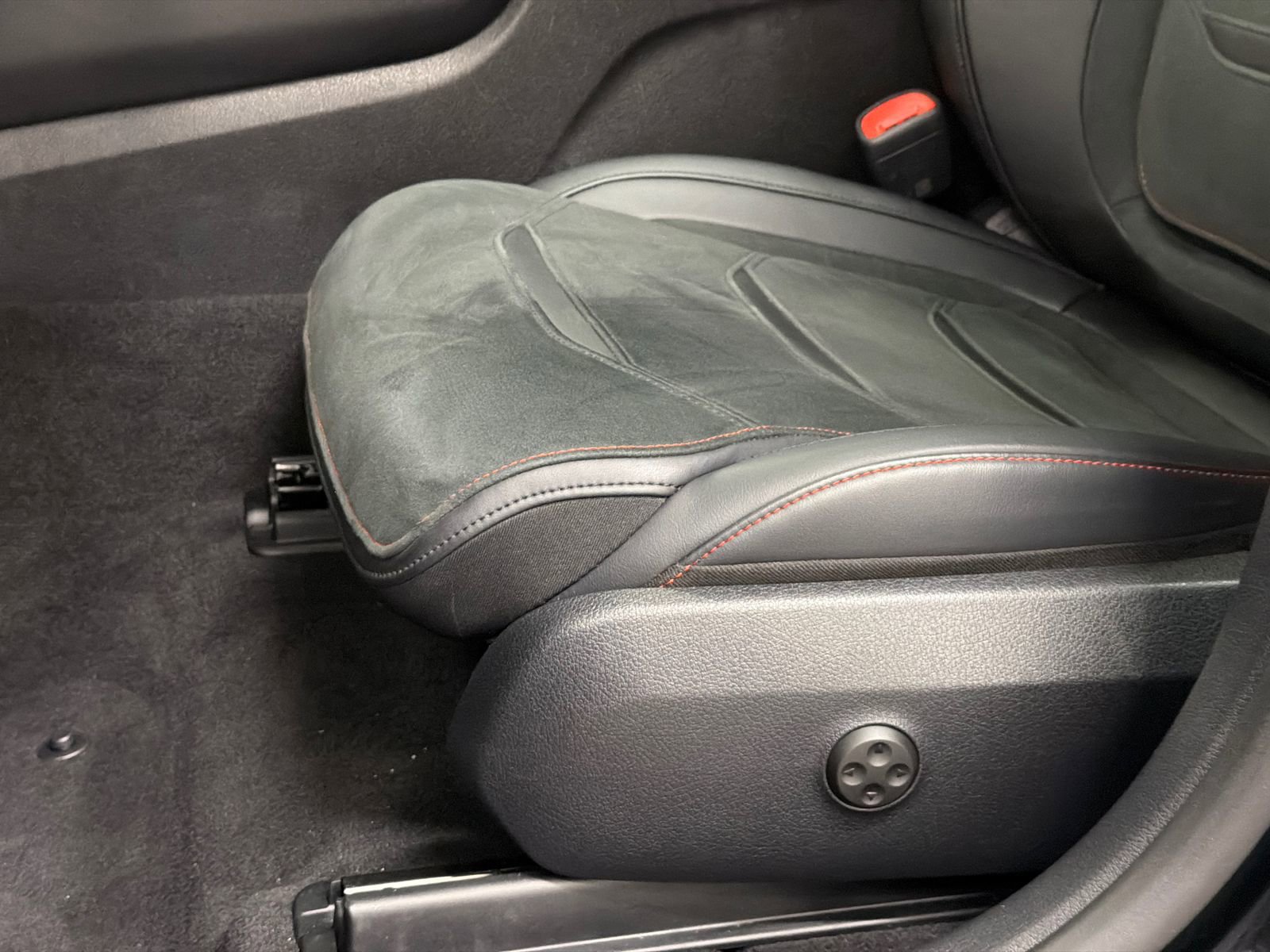 Used 2025 Mercedes-Benz GLC 43 AMG 4MATIC image 19