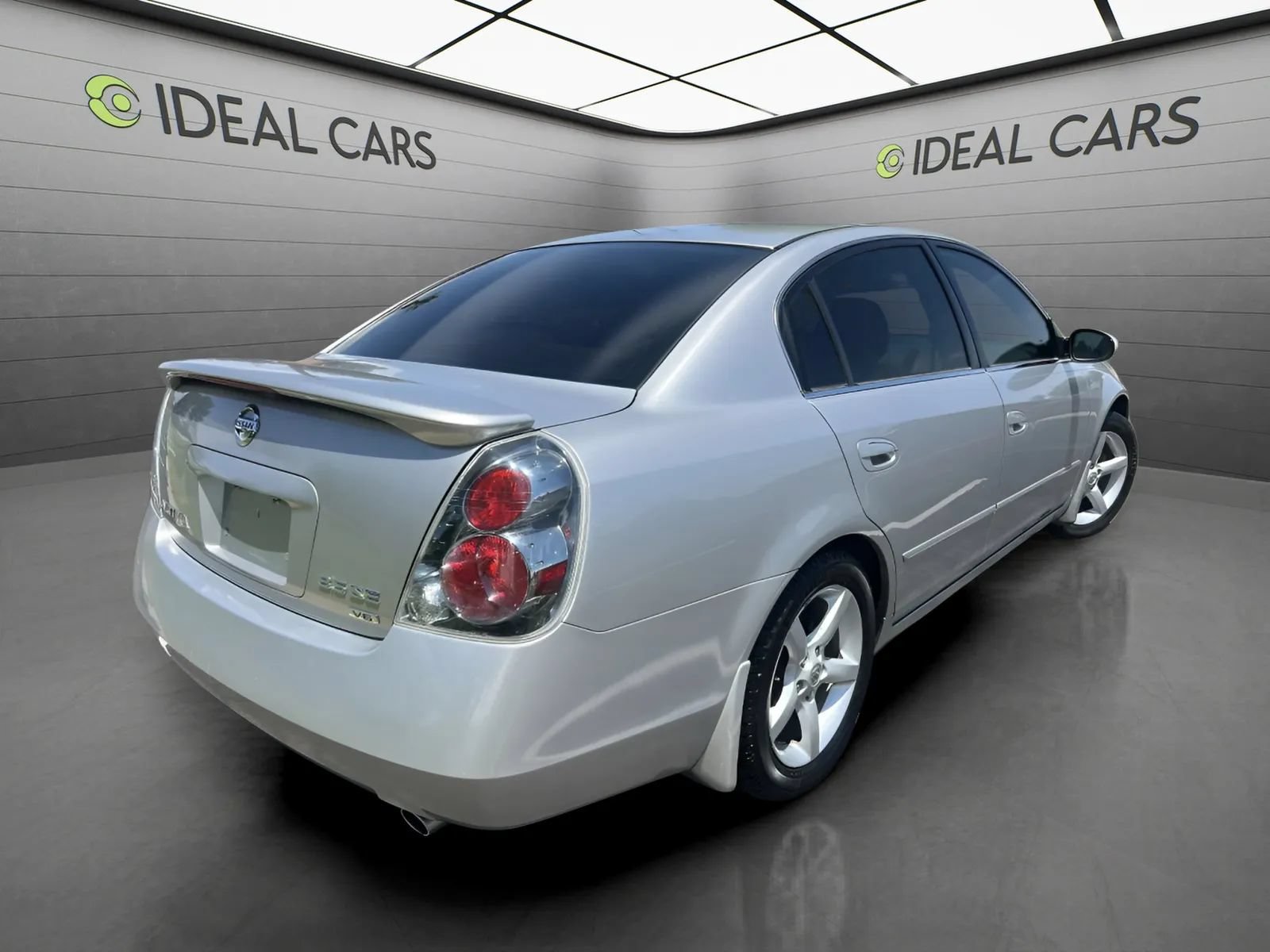 Used 2005 Nissan Altima 3.5 SE w/ (N01) Sport Plus Pkg FWD image 4
