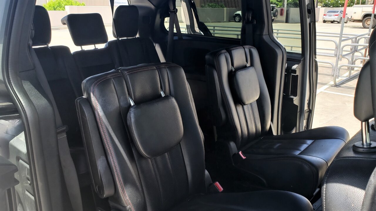 Used 2016 Dodge Grand Caravan R/T FWD image 13