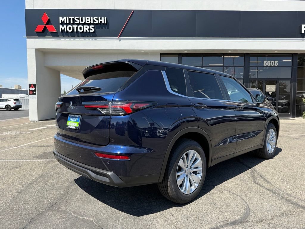 New 2026 Mitsubishi Outlander ES FWD image 9