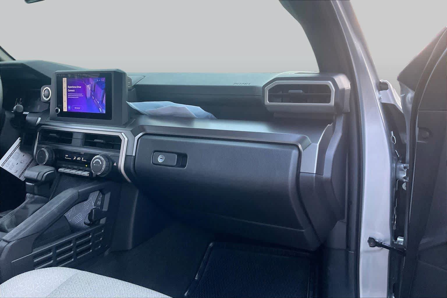 Used 2025 Toyota 4Runner SR5 AWD/4WD image 18