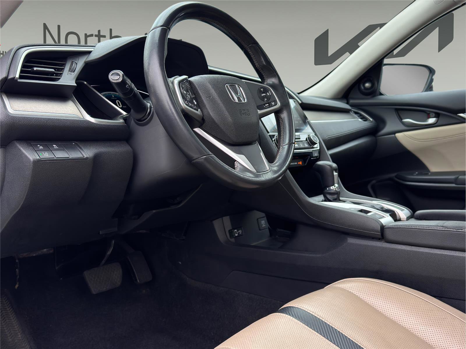 Used 2016 Honda Civic Touring image 10