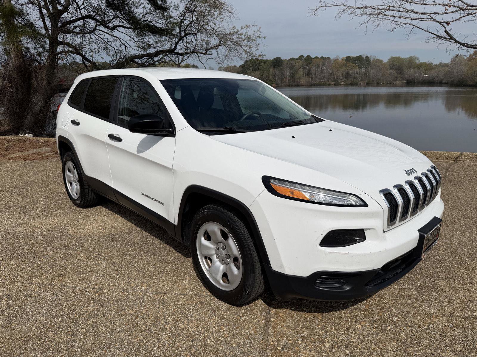 Used 2016 Jeep Cherokee Sport image 1