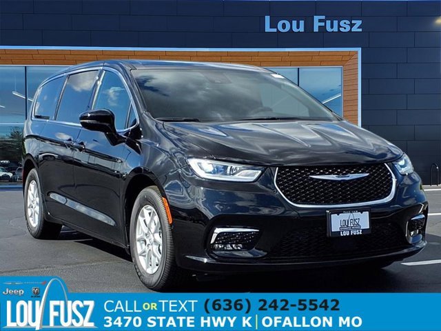 New 2026 Chrysler Pacifica Select