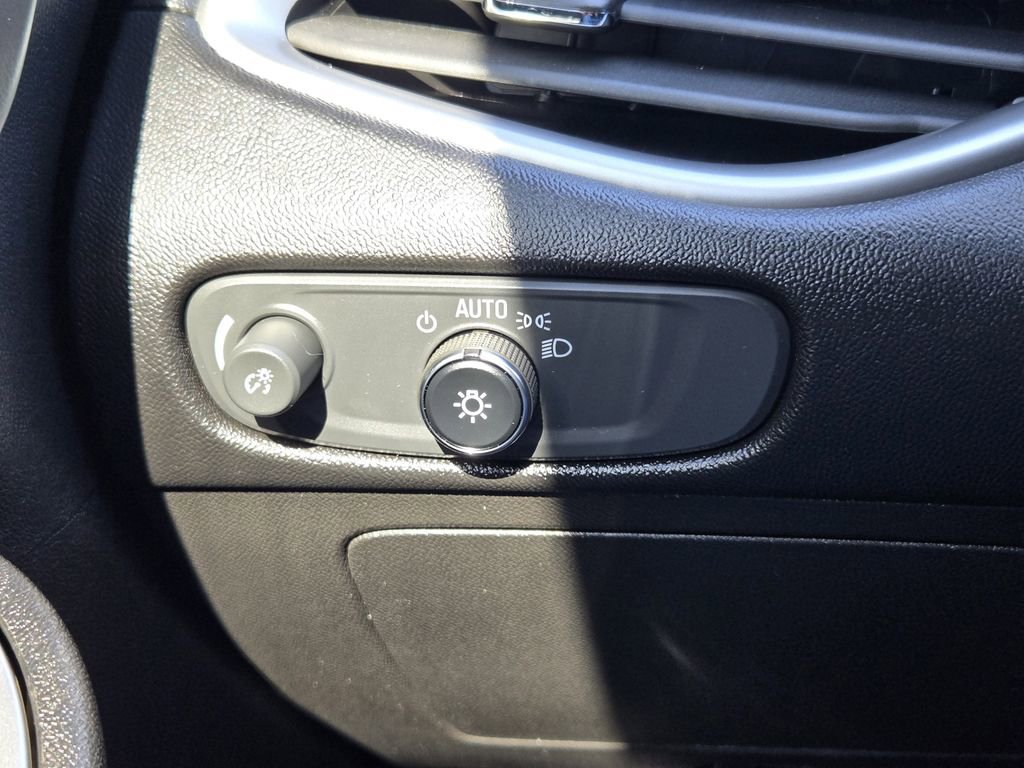 Used 2022 Chevrolet Malibu LT image 28