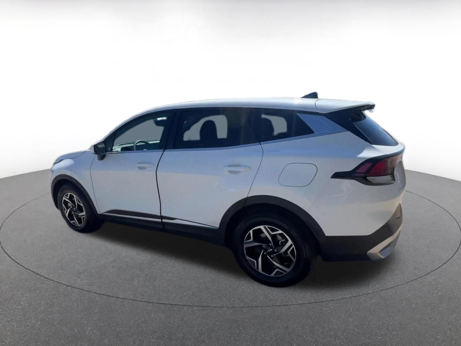 Used 2025 Kia Sportage LX image 10