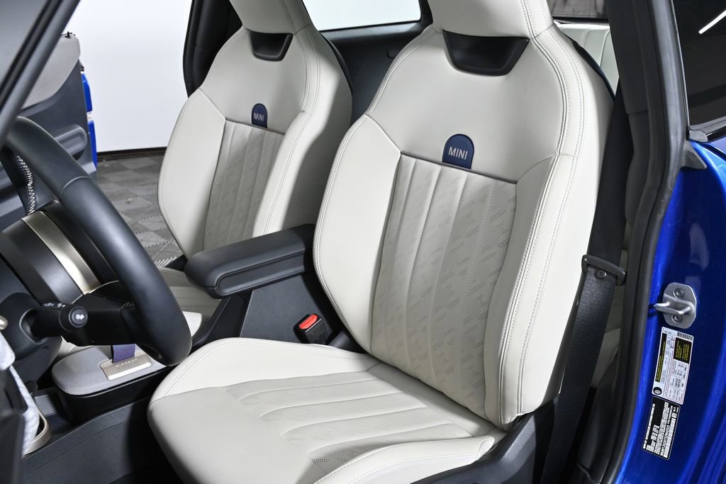 Certified 2025 MINI Cooper 2-Door Hardtop image 26