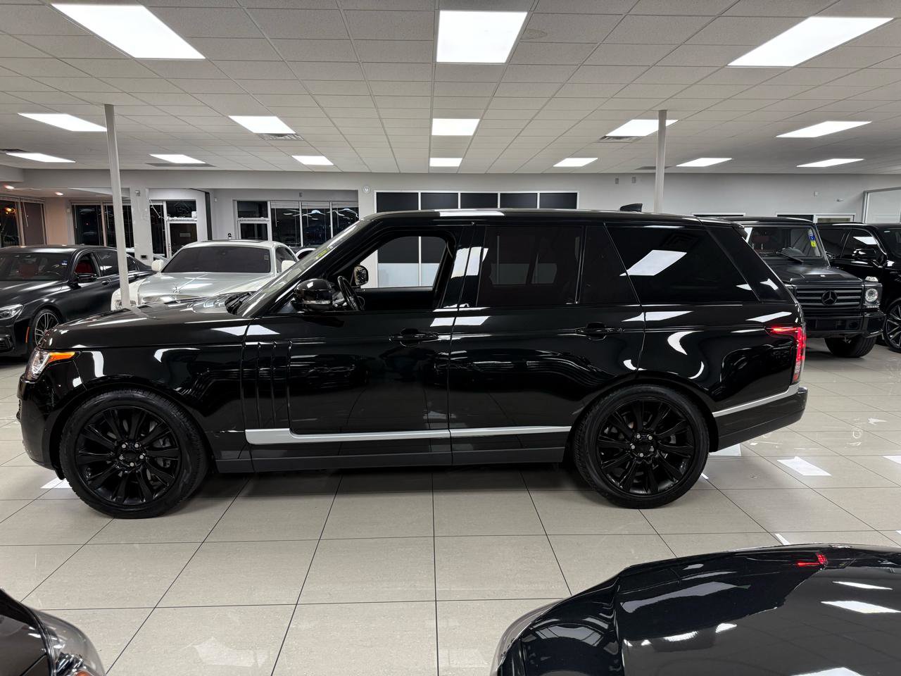Used 2017 Land Rover Range Rover Supercharged image 10