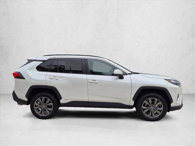 Used 2022 Toyota RAV4 XLE Premium AWD/4WD image 4