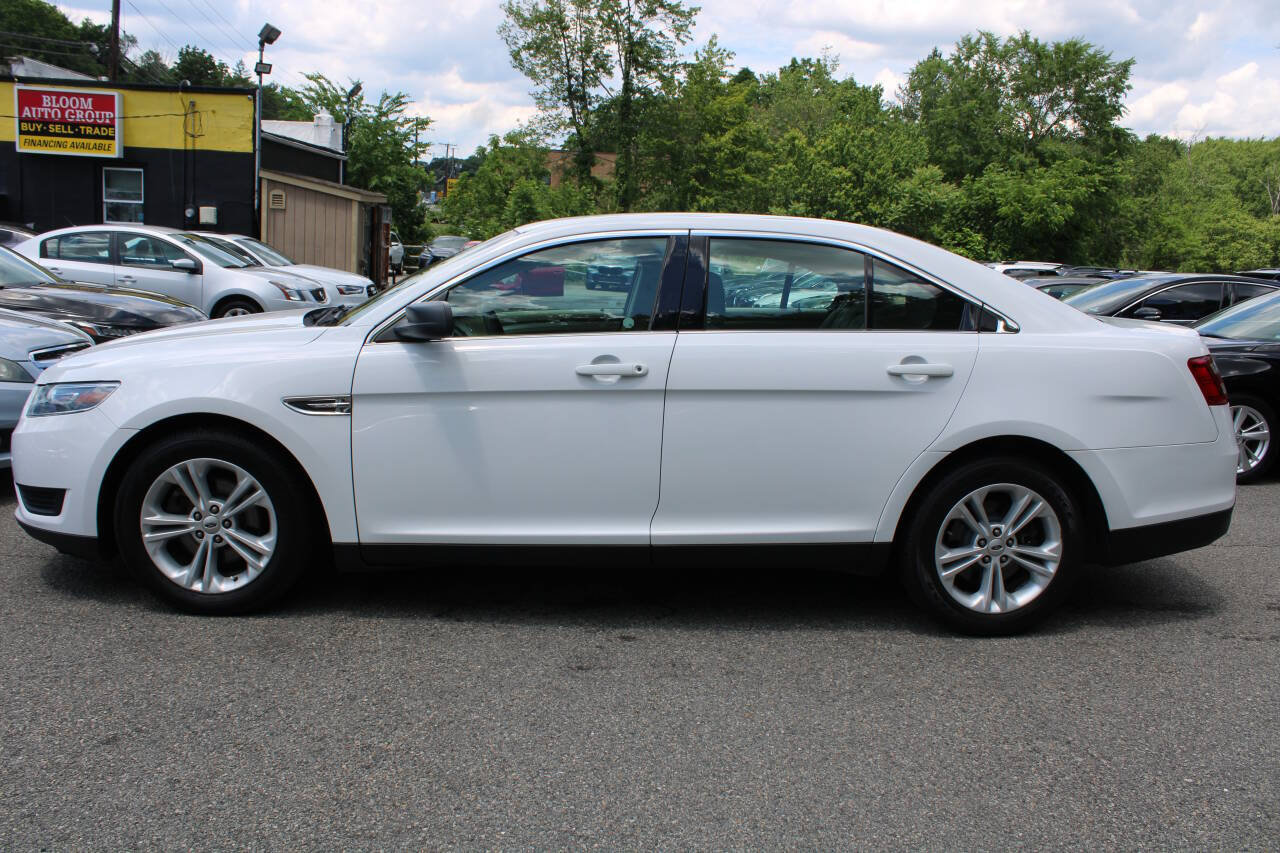 Used 2018 Ford Taurus SE FWD image 12