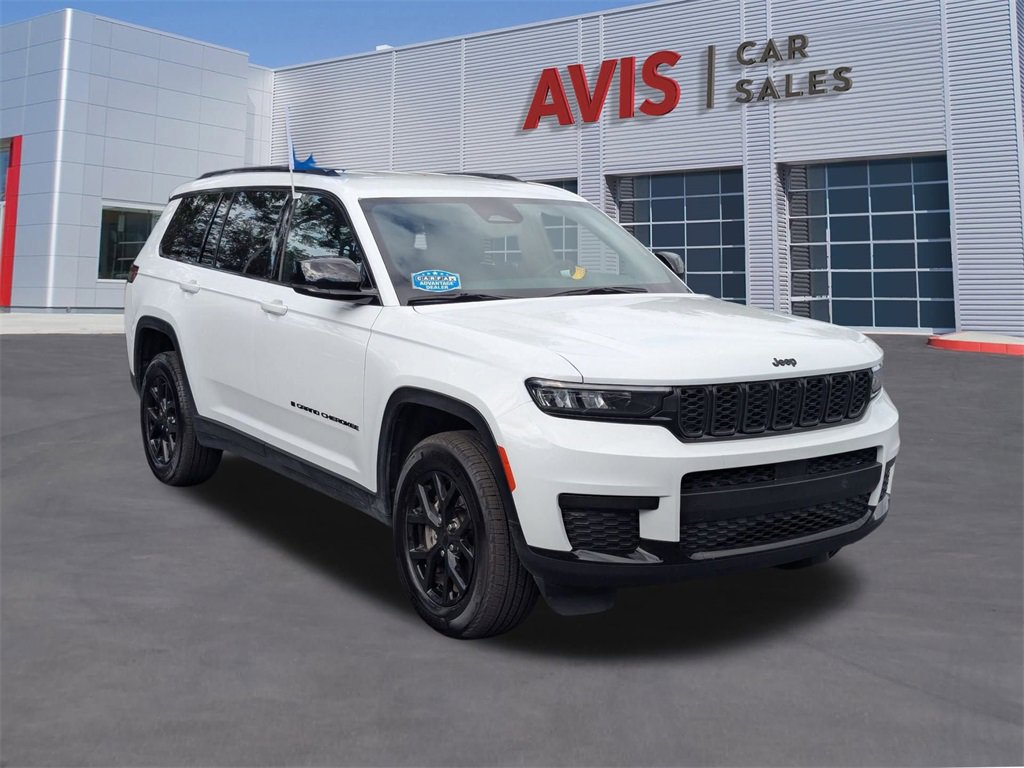 Used 2024 Jeep Grand Cherokee L Laredo image 3