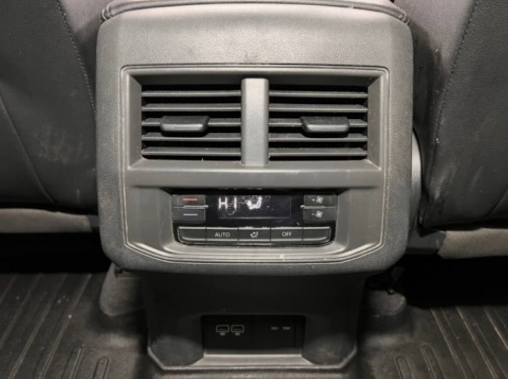 Used 2018 Volkswagen Atlas SEL AWD/4WD image 19