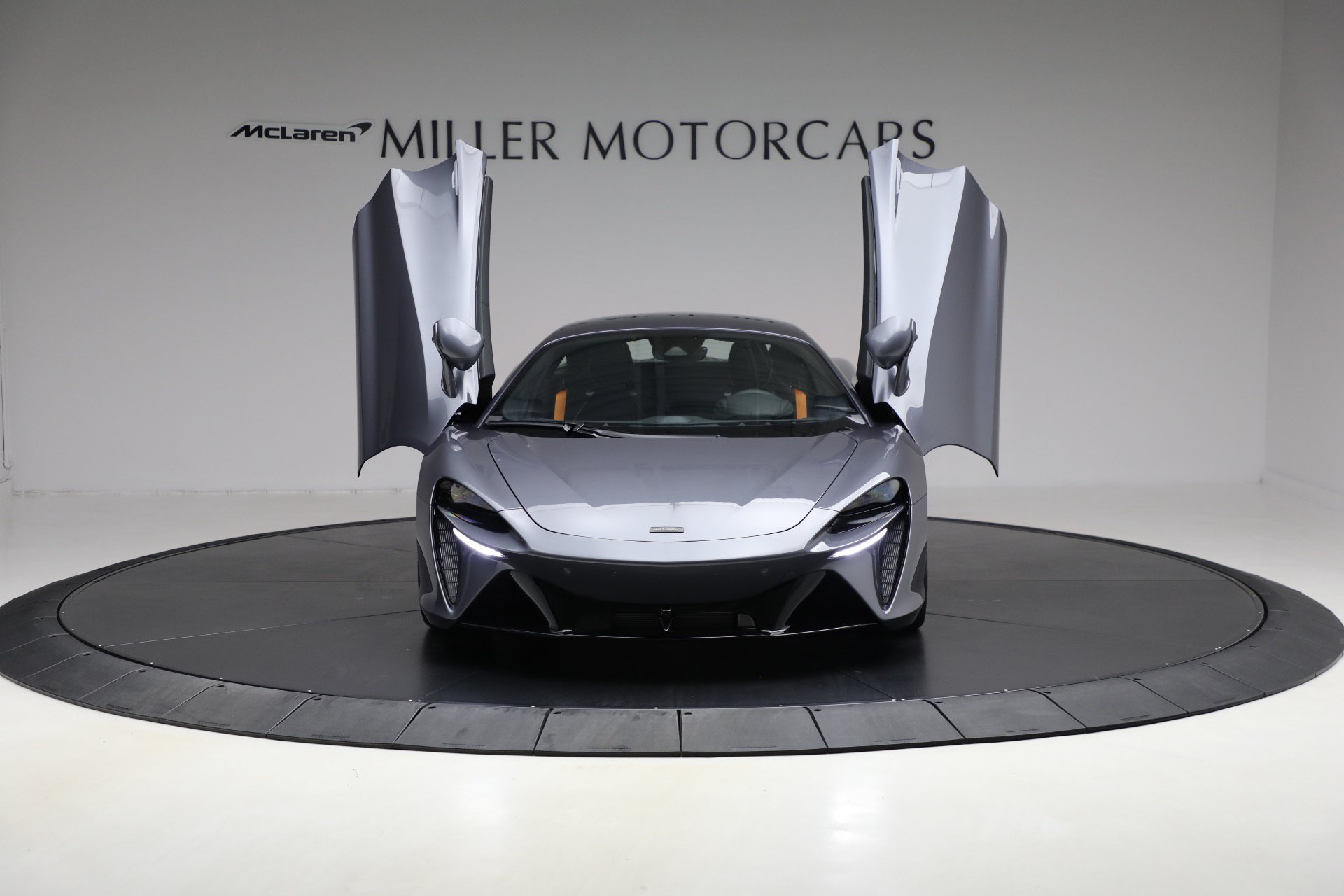 New 2025 McLaren Artura RWD image 13